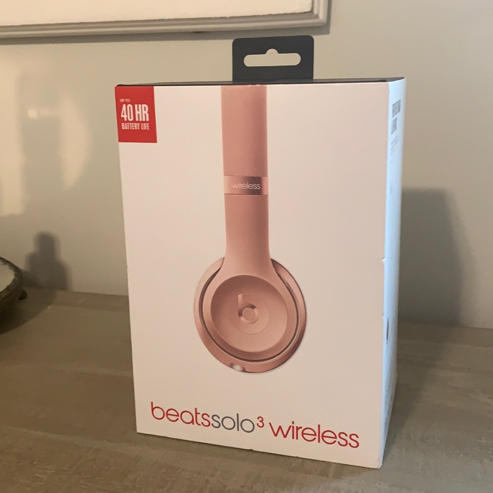 BEATS WIRELESS SOLO HEADPHONES